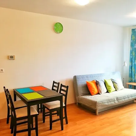 Apartment Promenada Apartment *